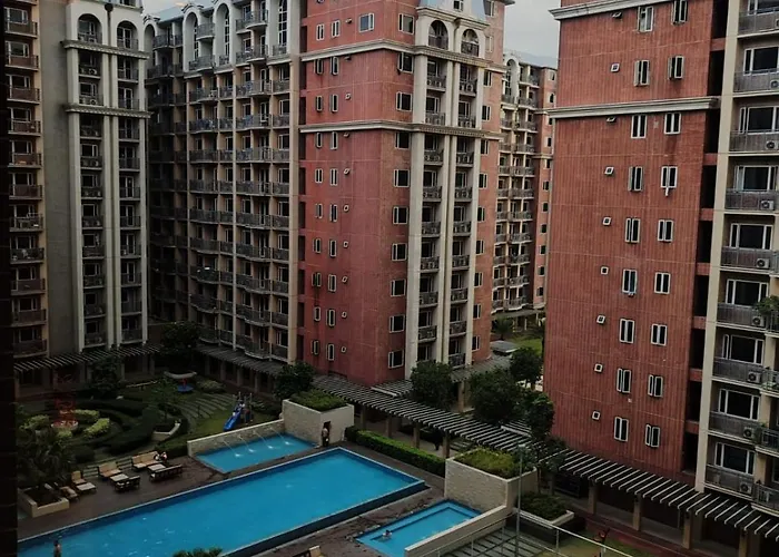 Bp952 With Balcony And River View * Манила
