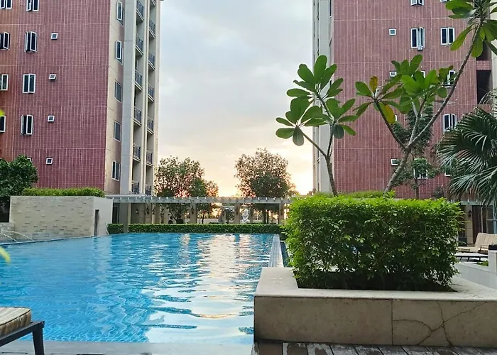 Bp952 With Balcony And River View Манила